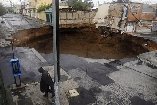 guatemala-sinkhole-2.jpg