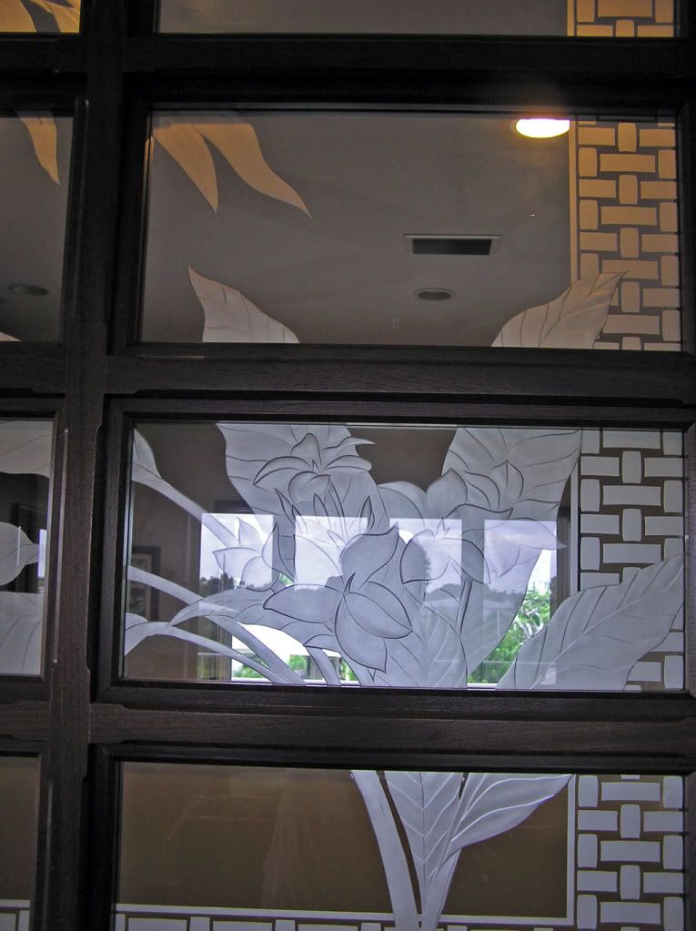 http://i893.photobucket.com/albums/ac133/lonowood/Florida%20Keys%20Home/flGlassDetailWeb.jpg