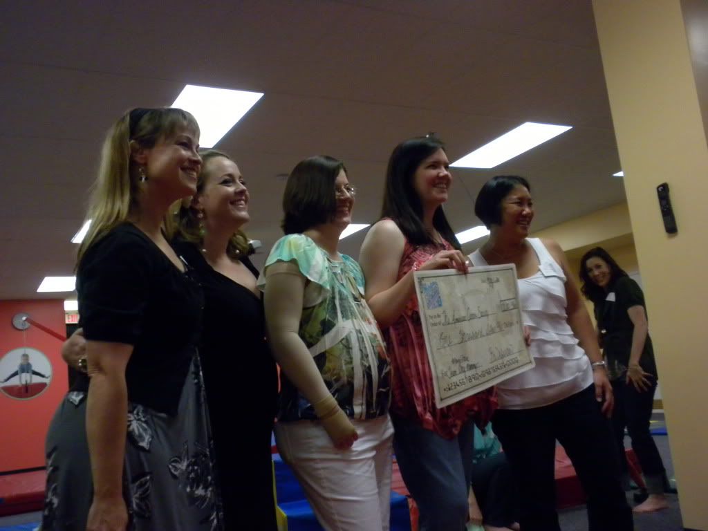 Momzshare Bloggers Receive Check from Bit Defenders on behalf of Team WhyMommy Race for the Cure