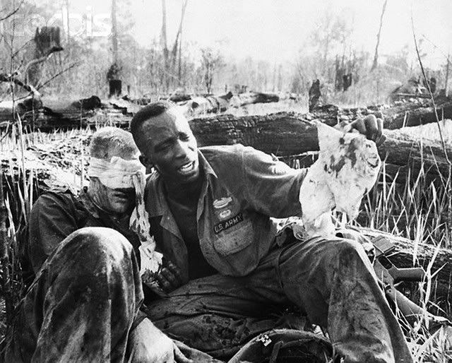 30 Mar 1966, Vietnam --- An US Army medic tries to help a wounded soldier in Vietnam. --- Image by Â© Bettmann/CORBIS